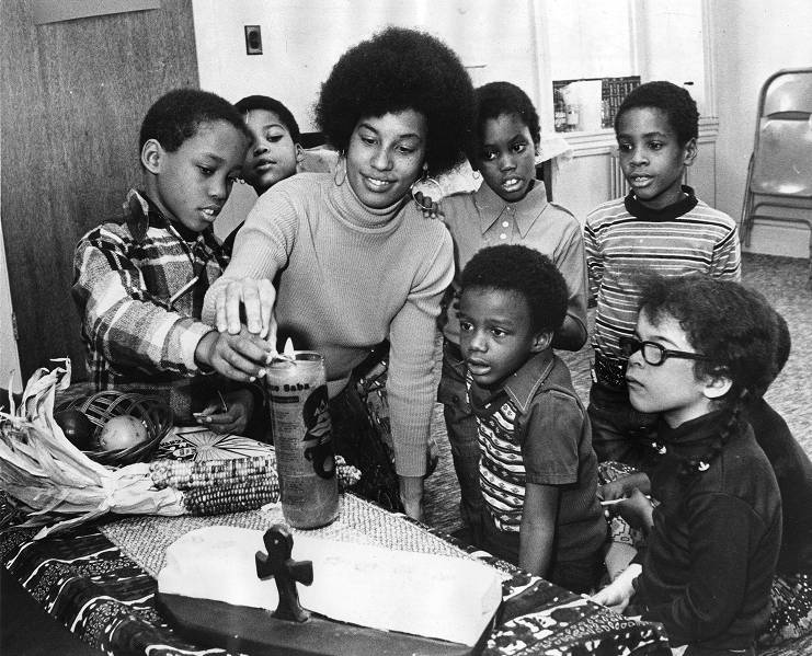 Happy #Kwanzaa!

📸: Kwanzaa celebrated at the African Free School, 1972. Special Collections Research Center, <a href="/TempleUniv/">Temple University</a> Libraries