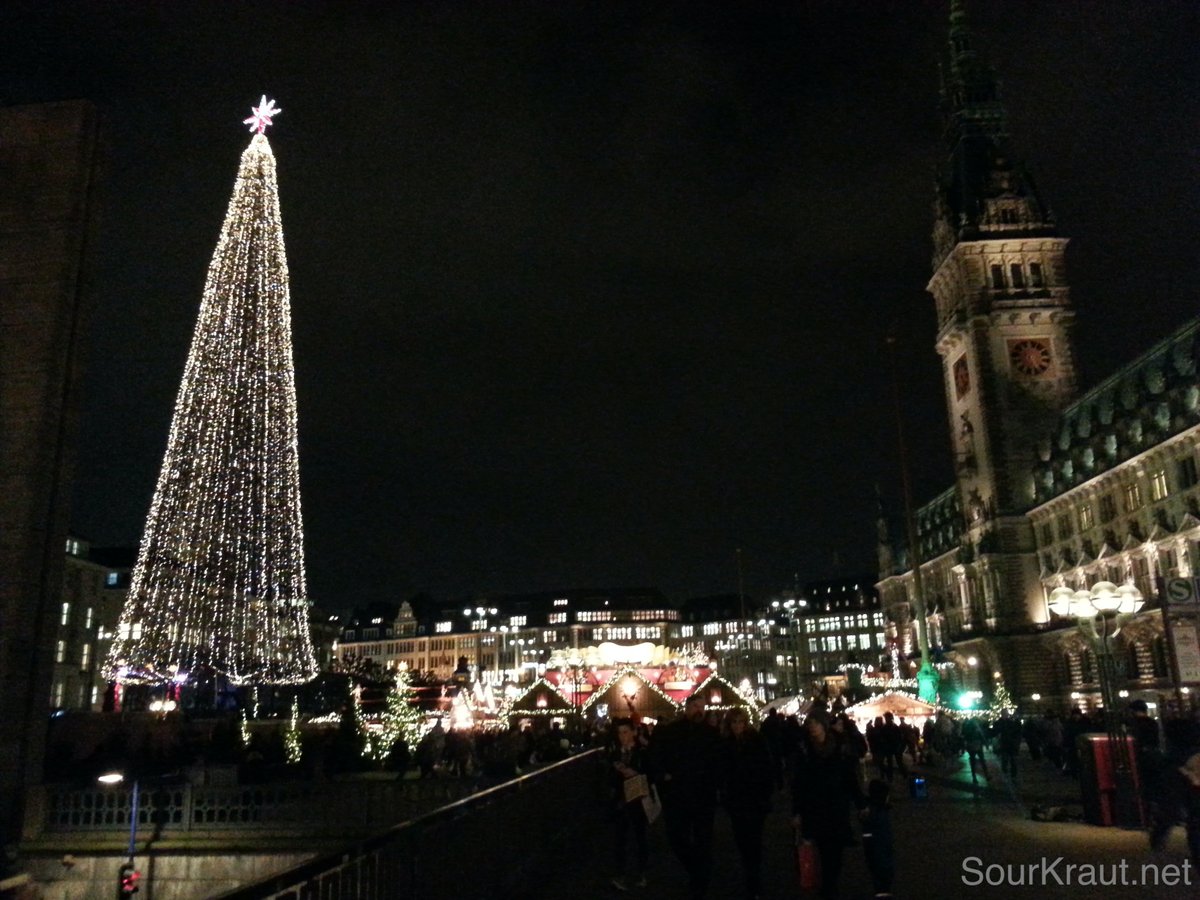 _SourKraut_'s tweet photo. Merry Christmas 🎄🎅🇩🇪

#Christmas #Weihnachten #Weihnachtsbaum #Hamburg #follo4folloback #follo4follo #Germania #Germany #Deutschland #Travel #ChristmasMarket #Weihnachtsmarkt https://t.co/0G85i9BsYy