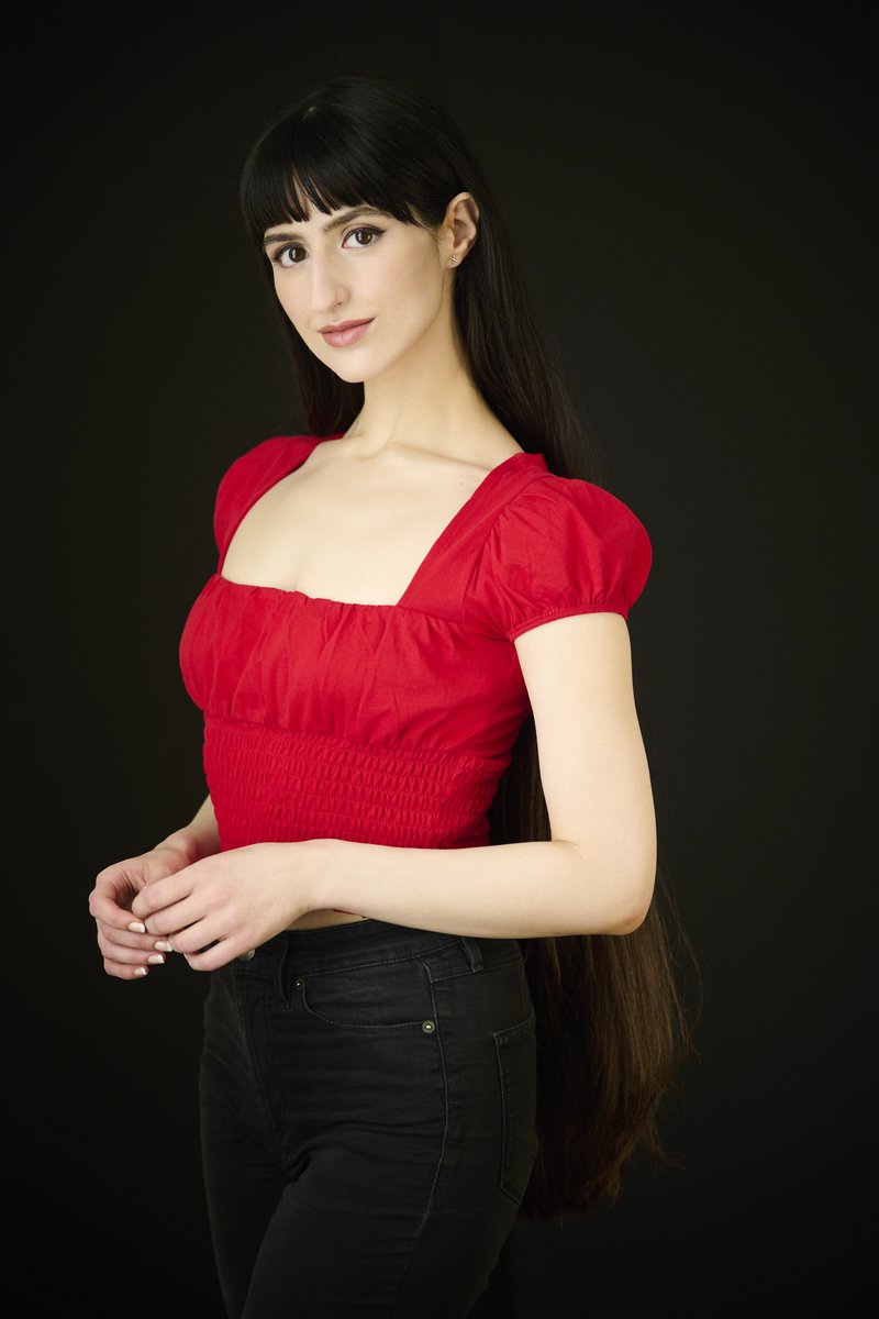 SarahFreia's tweet photo. Modern Day Mona Lisa:

(📸 David Leyes Photography) https://t.co/0EVBhSKOOq