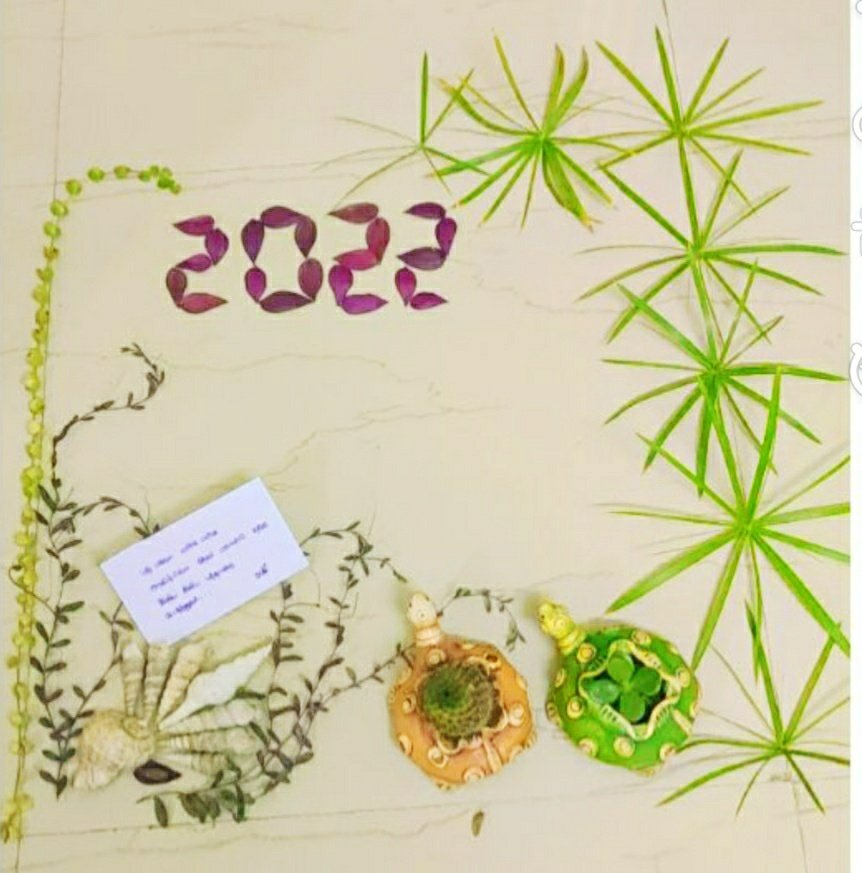 akiakiaki89's tweet photo. @Keechulagam இலையும்🍃 ,சங்கும்🐚,
மண் தொட்டியும்🍀 ,
சொல்லும் வாழ்த்து!!!
#Organic_greeting_card
#NewYear2022
புது மகளே வருக வருக!!!
நெகிழியில்லா தேசம் 
கொண்டு தருக!!!
இனிய இனிய புத்தாண்டு
வாழ்த்துகள்!!! https://t.co/GhDDH8RzoC