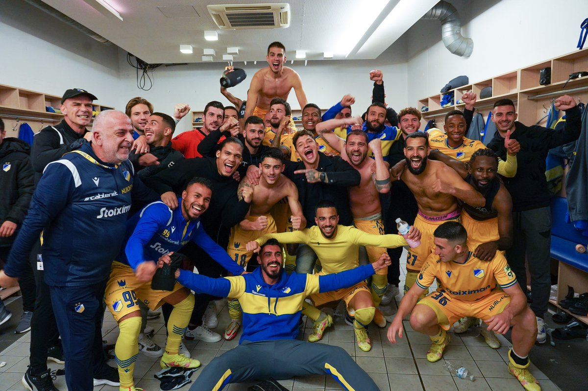 26/12/2021
BOXING DAY 
Merry Christmas ΑΠΟΕΛΙΣΤΕΣ 💙💛 #monoapoel #apoelfc #MerryChristmas