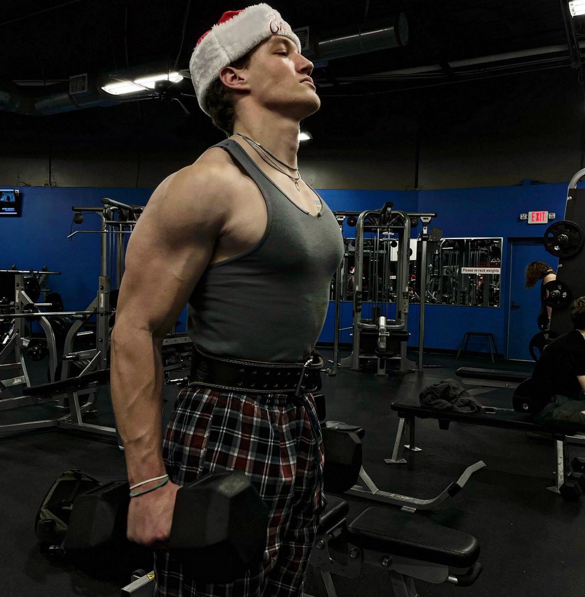 Leerowden_'s tweet photo. Merry Liftmas🎅🏼 https://t.co/wk94xEvMty