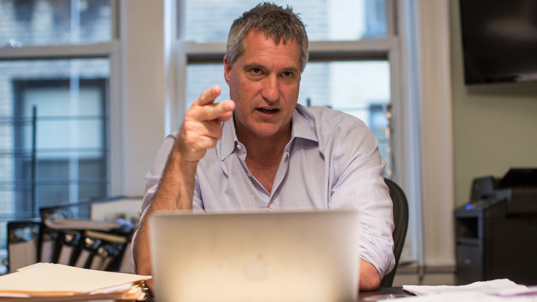 JuicioCrudo's tweet photo. En 2021, el principal abogado del fraude contra Chevron en Ecuador, Steven Donziger, fue encontrado culpable de desacato penal en un juicio derivado del caso RICO en Nueva York. https://t.co/Tk8Ei4K2f5 https://t.co/LojF3Et6lR