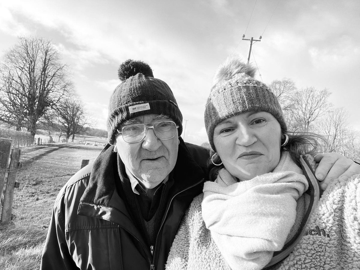 SarahSpooner19's tweet photo. Not quite our annual Boxing Day walk…..only 3 of us made it thanks to work/covid 🙄 Gutted our usual guests couldn’t make it 💔 https://t.co/qpuDsiuKi2