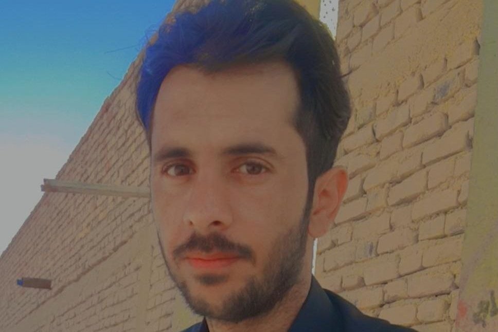 siahsawarbaloch's tweet photo. امروز ۵ دی‌ماه۱۴۰۰، یک سوختبر بلوچ بنام #محمود_براهویی که سه روز پیش توسط ماموران نظامی در محور سفیدابه به نهبندان مورد هدف تیراندازی قرار گرفته بود در بیمارستان بیرجند جان خود را از دست داد.!
سالانه صدها سوخت‌بر بلوچ بر اثر تیراندازی ماموران خامنه‌ای کشته می‌شوند!
#LifeForBread https://t.co/8viKCXKmD8