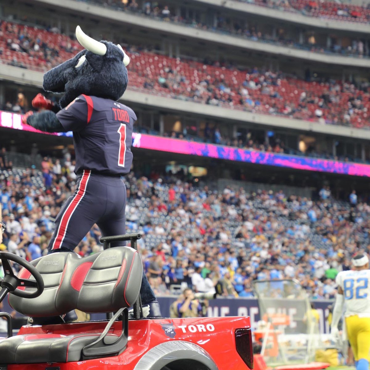 nrgpark's tweet photo. Sunday Funday has begun!
.
.
.
#nrgstadium #thatfootballfeeling #houstontexans #wearetexans #deepsteelsunday #sundayfunday #toro https://t.co/6RO7nVkPiS