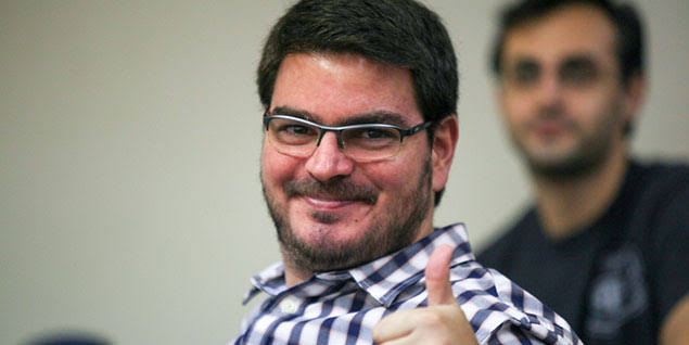 AleMarchi9's tweet photo. Um bolsonarista fez uma tattoo do Rodrigo Constantino abraçando as bolas do Bolsonaro. O que você acharam da homenagem? #gadoRaiz #Bolsonarista #Bolsonarismo #RodrigoCoco #Constantino #Bolsonaro #vassalo #vassalagem https://t.co/UxbAgVeZBs