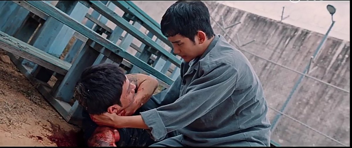 yeonaimnida's tweet photo. Why?!😭 He is the only one who helped Hyun-Soo inside the jail. I can't help but cry. 

#OneOrdinaryDayEP8
#OneOrdinaryDayFinale https://t.co/oGqhf3kFS1