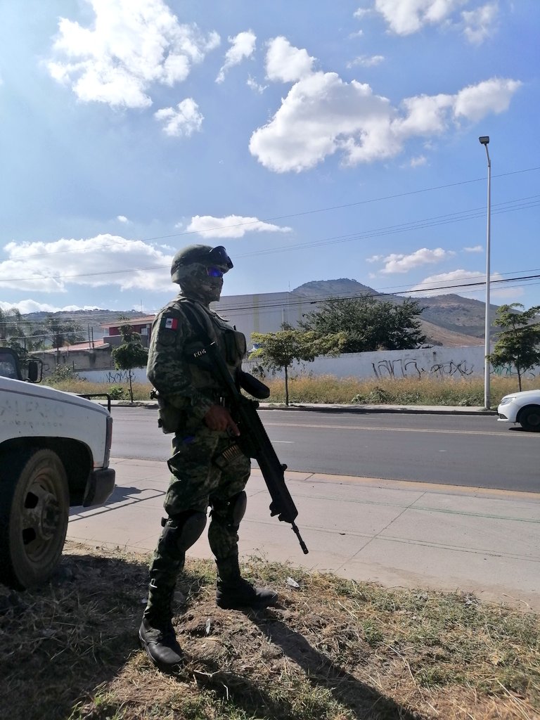 Mar07912294's tweet photo. Algún militar pasivo o o ter en la zona d Saravia... Para algo rápido ya q estoy d paso https://t.co/SwuEM0wyWf