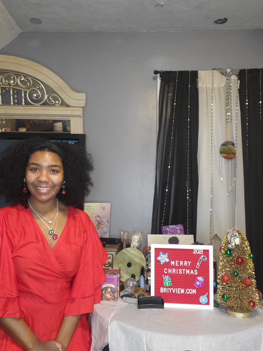 Briyana27's tweet image. Merry Christmas! 🎄 🎁 #briyview 

youtu.be/7hdbB4acYyA