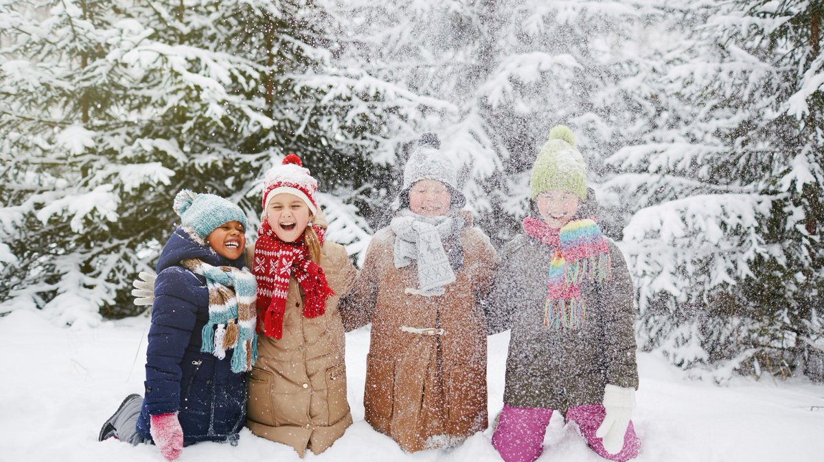 "Play is as variable as people themselves; holding it down to a single definition and framework negates the purpose. When you see it, when you feel it, you will know it is play."

 Return To Play -Rebuilding Resilience, Risk and Reconnection 
amazon.ca/Return-Play-Re…