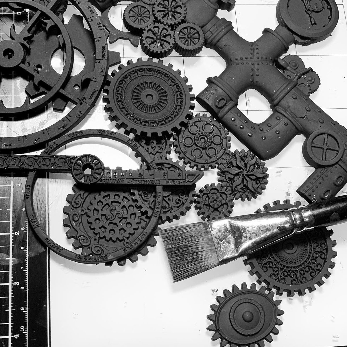 Who knew prep-work could look so fun! What's your favorite part of the making process?

📸 \\ instagram.com/nellys_artisti…

🌟 Shop the resin:  bit.ly/3mnlkAn