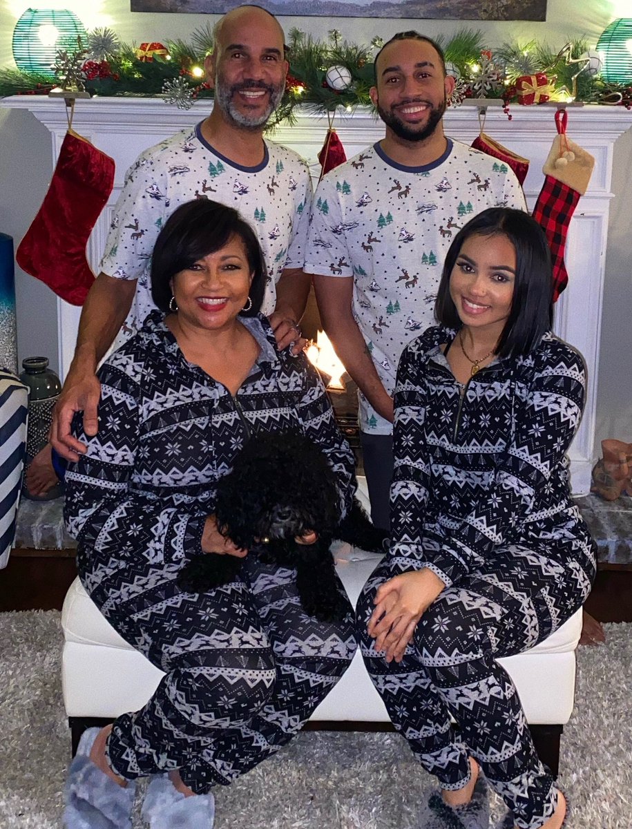 WTVMBarbara's tweet photo. Hope you had a wonderful Christmas. Happy Holidays from our family to yours! 2022 we are ready for you! I hope! 😉 https://t.co/dxkITTamqp