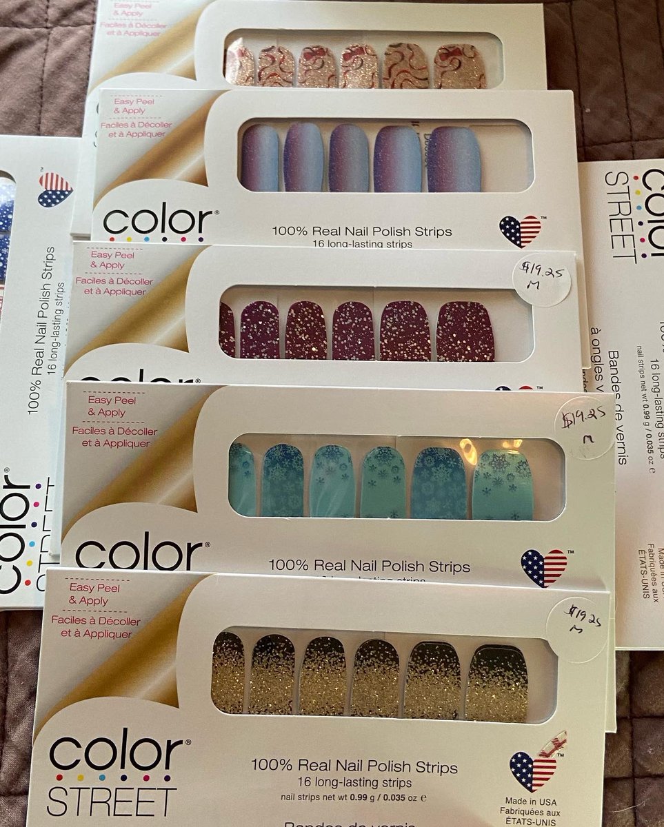 megpie1981's tweet photo. Who wants to try Color Street?!! https://t.co/1XA4MkT917