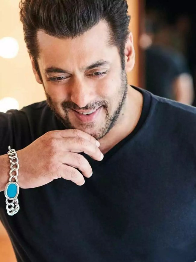 explorewithlife's tweet photo. Wishing you very Happiest birthday bhaijaan #HappyBirthdaySalmanKhan #HappyBirthdaySalmanKhan @BeingSalmanKhan 🎁🎁🎊🎊🎊🎊🎊🎊🎊🎂🎂🎂 https://t.co/4TtTwxvftc