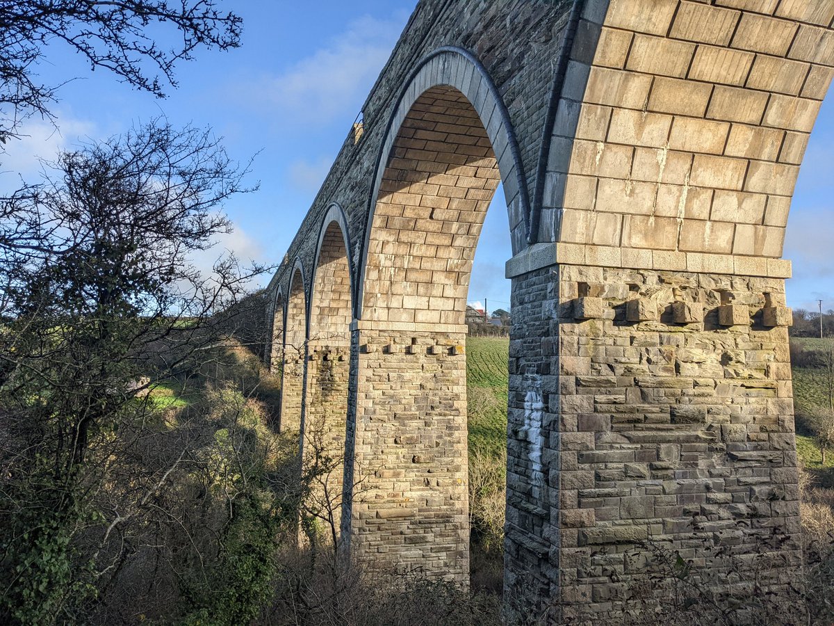 burngold's tweet photo. An under the viaduct sort of day of #StAgnes and #Angarrack #Cornwall https://t.co/kJJbFEgiQH