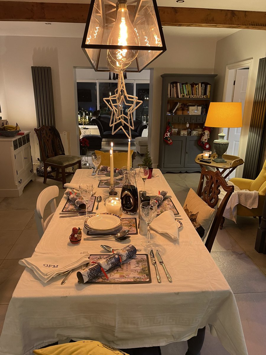 mcdermottkc_'s tweet photo. #boxingday #dinnerforfour https://t.co/Z10OGiPRka