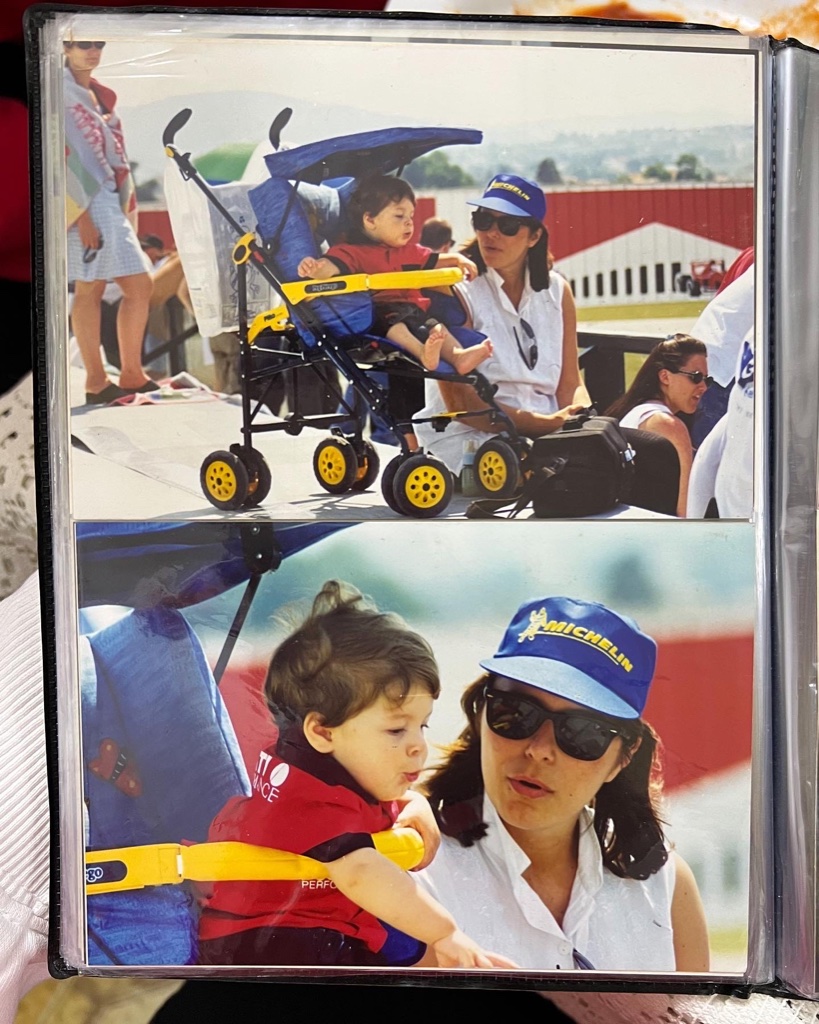 FabioDiggia49's tweet photo. Pranzo da nonna… momento “album dei ricordi” 👶🏻 #miniDIGGIA https://t.co/dpfkjiGu1o