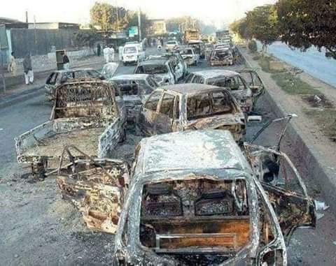 Ad8876's tweet photo. #WohLarkiLalQalandarThi
27 دسمبر 2007 #ستائیس_دسمبر کراچی والے کبھی نہیں بھول سکتے اس دن میرے شہر کو نجانے کس گناہ کی سزا دی گئی تھی https://t.co/k2VQTA8ty0