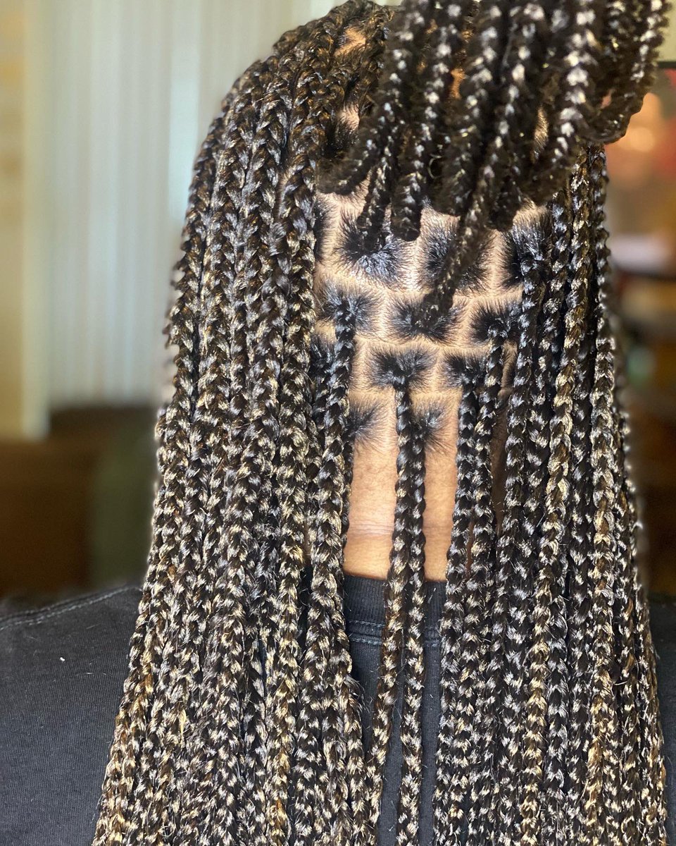 ynb__inc's tweet photo. Knotless Knotless Knotless 😍medium 1b/27 ombre✨ https://t.co/4moWDCqvte