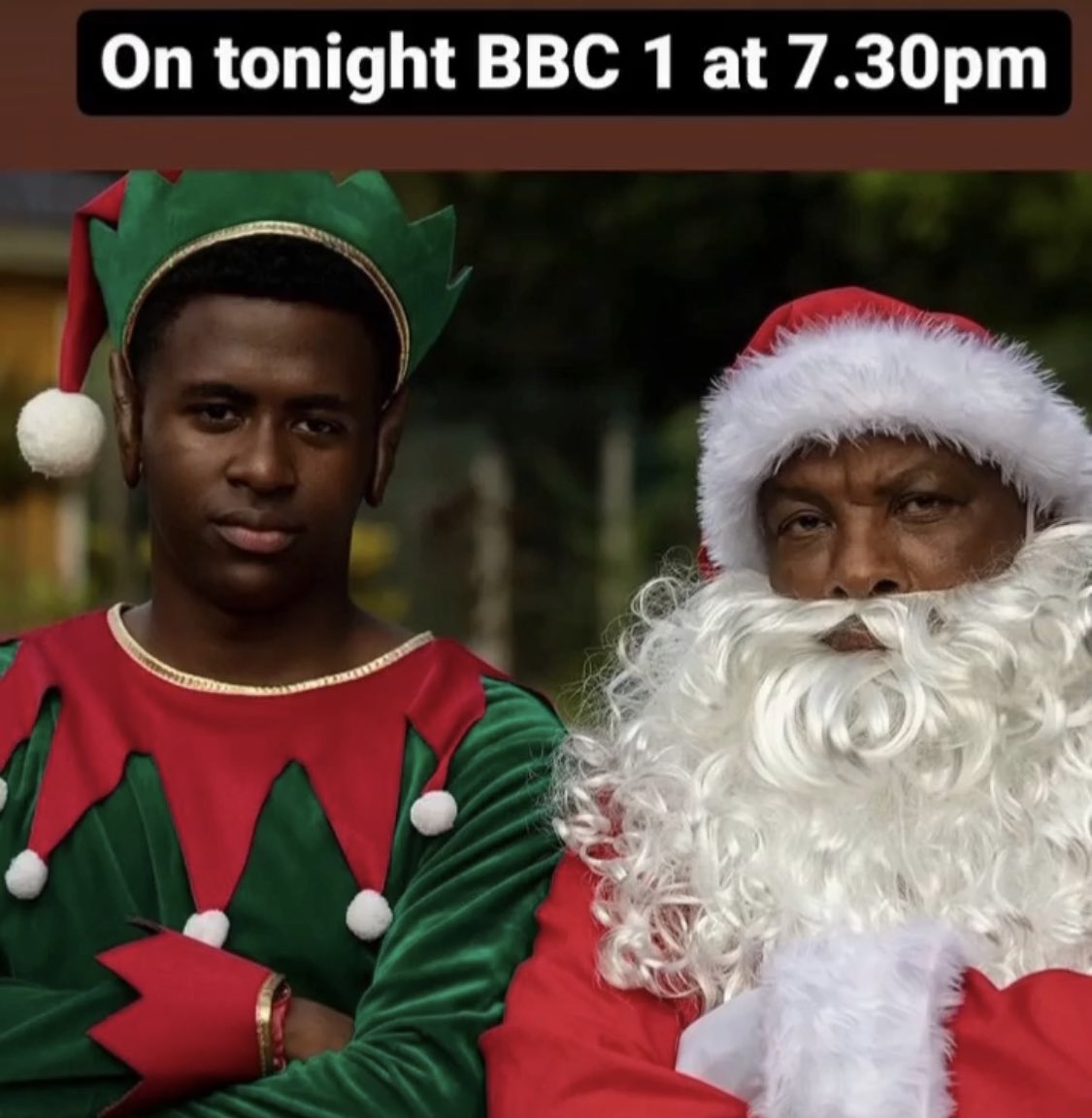 DannyJohnJules's tweet photo. .... I'm not in 'Around The World In 80 Days'. You must be confused with "Dwayne Myers was last seen sailing around the world FOR 80 days". The show is called #DeathInParadiseChristmasSpecial and it's on @bbc tonight at 7.30PM Here's Dwayne And Fidel from #ATWIED  👮🏾‍♂️🎅🏾😹 https://t.co/eFh9iSQYUi