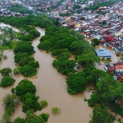 O QUE ESTÁ ACONTECENDO NO SUL E SUDOESTE DA BAHIA E COMO VOCÊ PODE AJUDAR?

Nas últimas semanas diversos municípios baianos têm sido atingidos por um alto e atípico volume de chuvas, resultando em cerca de 20 mortos, outras dezenas de feridos e milhares de famílias desalojadas.