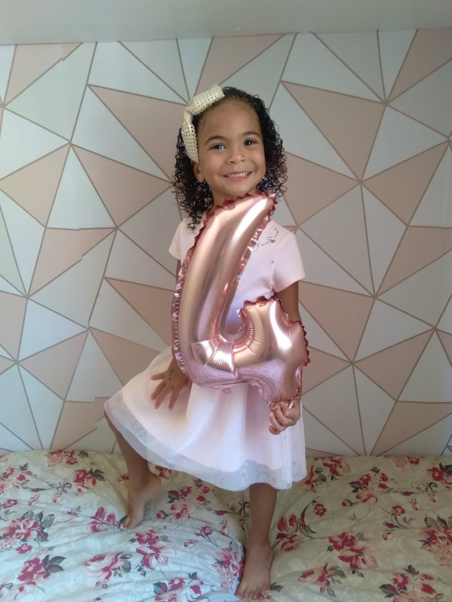 AleMariaJoaoIsa's tweet photo. Parabéns princesa  da mamãe!! Te amo muito!!! Muitas felicidades e saúde!! Minha Maria, meu docinho meu amor, minha paixão!!! 🎉🎉🎉👏👏👏👏👏👏😍❤ https://t.co/yCF09rgfjz