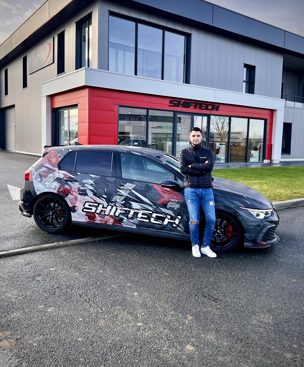 vascofrh's tweet photo. Salut à tous ! J’espère que les fêtes se sont bien passées🎅🏼
C’est avec fierté que je vous annonce que depuis début décembre vous pouvez me retrouver à l’accueil de votre centre @shiftech à Tours.
#shiftech #car #voitures #golf #gti https://t.co/2TPDHCiSJG