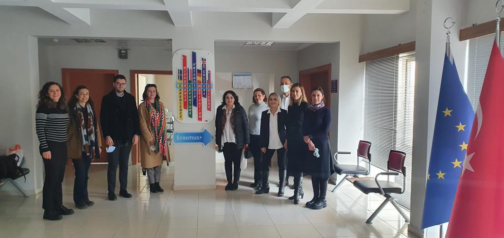 bruxircle's tweet photo. 🇪🇺#Bruxircle Adana ve Mersin Ziyareti🇹🇷
#ÇukurovaMED #PlacementConsortium Project kapsamında #TeachingMobility ile dördüncü olarak #MersinÜniversitesi’ni ziyaret ettik. Avrupa’da Eğitim&Kariyer Olanakları ile Brüksel’de Lobi Faaliyetleri hakkında bilgi&deneyimlerimizi paylaştık. https://t.co/jJlk4aonlM