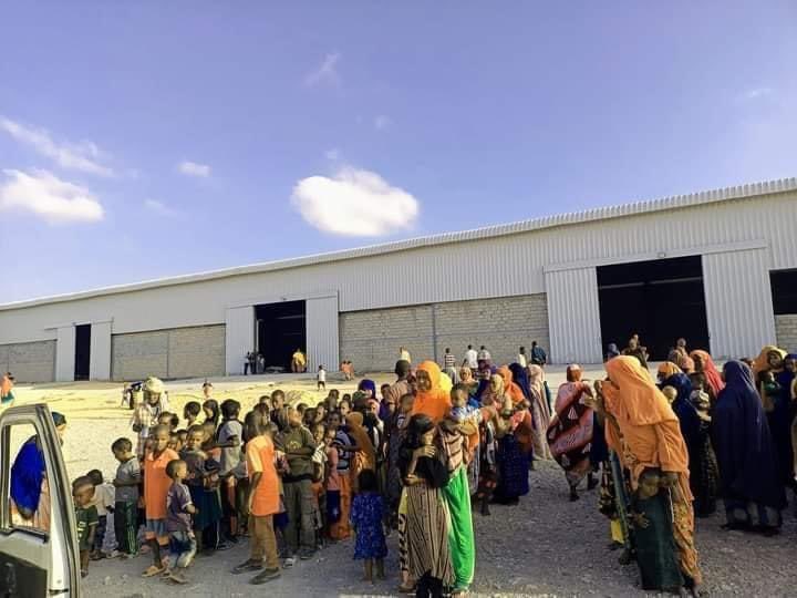 GaroweOnline's tweet photo. Salaam Bank provides relief and repatriation to people displaced by the fighting in Bossaso. @AlSalamBankBH #Somalia https://t.co/FVY4qro9Zs