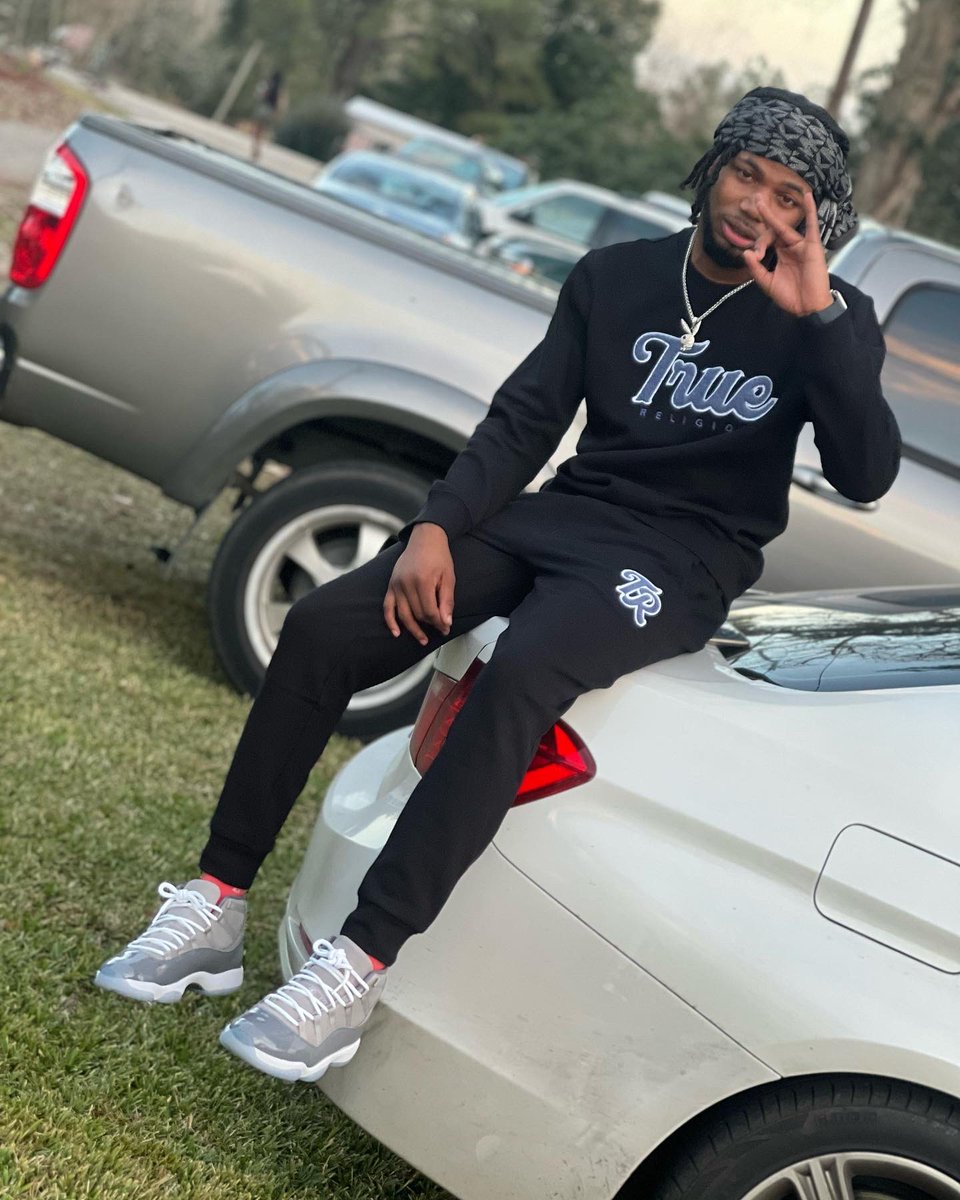 KingT100_'s tweet photo. Always hit them with the Relax 😎❄️🖤🏧 #playboy #MK #TruR #ICEE https://t.co/76Vt13pZwn