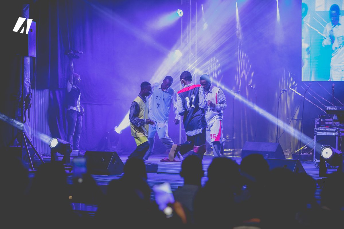 akezanet's tweet photo. 🔴🔵 KAINOS EVENT
On danse comme jamais avec le groupe "Inyenyeri"
#lesbeautesdecheznous
#akezanet
#KainosEvent
#Gospel
#Burundi https://t.co/AoJbSI4yHX