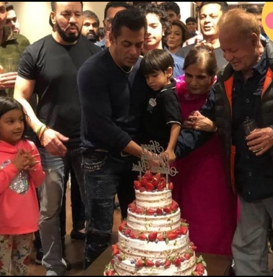 My favorite actor of all-time.Happy birthday to u Megastar <a href="/BeingSalmanKhan/">Salman Khan</a> Keep rocking and enjoy yr life.People will always jealous of someone whom they can't compete.
#HappyBirthdaySalmanKhan