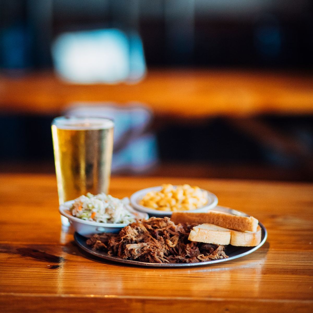 If you still have family in town, take them to Como Smoke & Fire for a Columbia-exclusive barbecue experience. #missouribbq #columbiabbq #columbiamo #comosmokeandfire #savorcolumbia