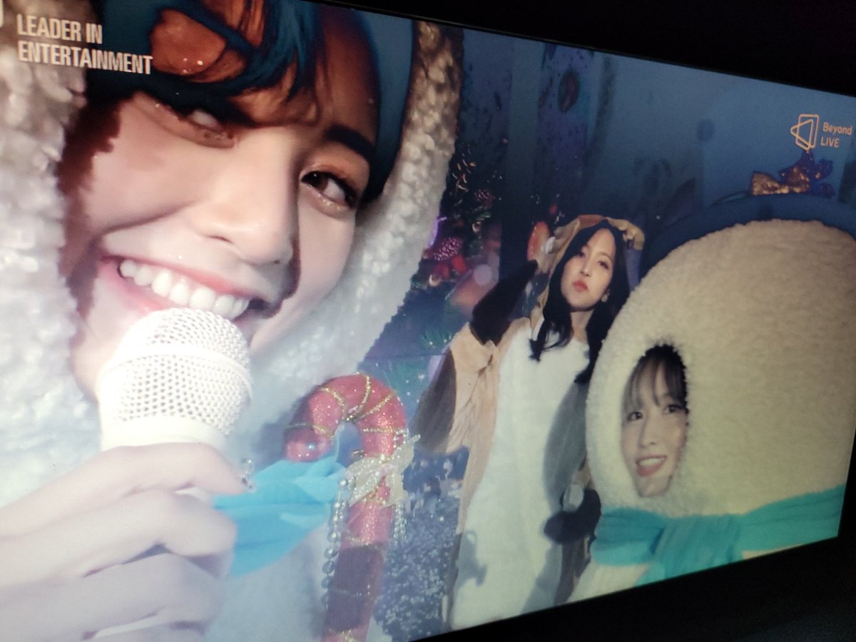 lalipop45's tweet photo. #TWICE_4TH_WORLD_TOUR 
At least I used my lighstick for the livestream 🤧 https://t.co/8KQ9WWJpg7