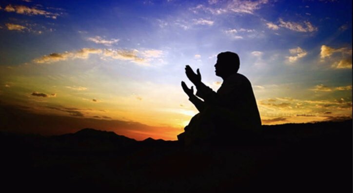 ولَازِمْ بَـابَـهُ قَـرْعًـا عَـسَـاهُ 
سَيَفْتَحُ بابَهُ لكَ إنْ قَرَعْتَا

وأَكْثِرْ ذِكْرَهُ فِي الأَرْضِ دَأْبًا  
لِتُذكَرَ فِي السَّمَاءِ إذَا ذَكَرْتَا

- أبو إسحاق الألبيري