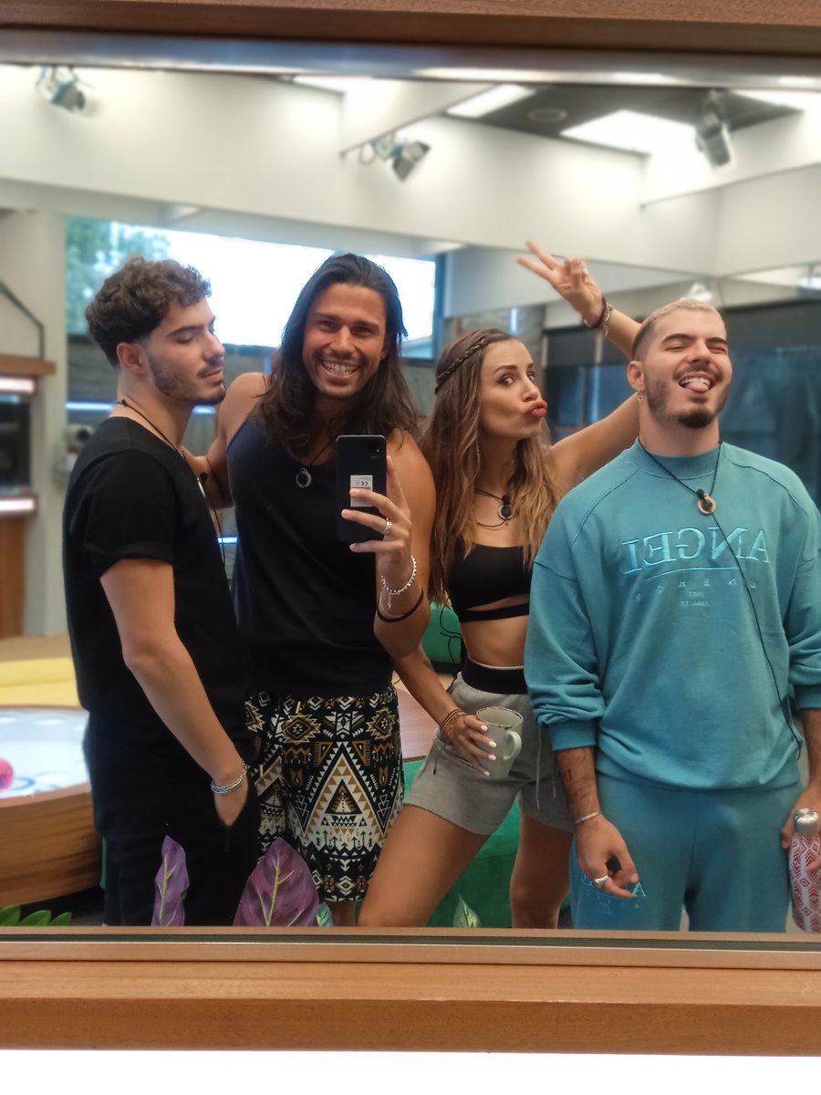 SecretStory_es's tweet photo. Si fueras Gemeliers, ¿con quién preferirías estar en cocina? 

🔁 Cris y Luca 
❤️ Adara 

#SecretFinalistas https://t.co/zTmUlKdIqz