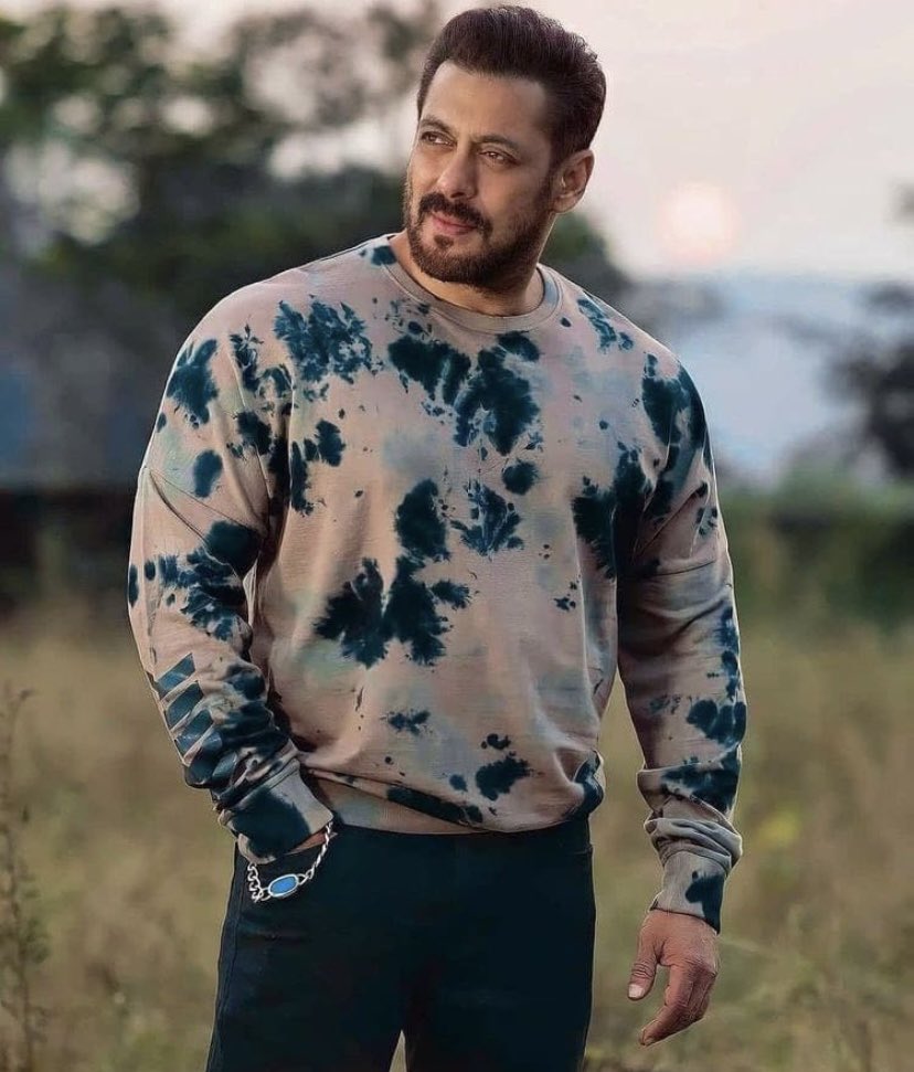 poojasingh125's tweet photo. Happiest birthday to you rock star !! @BeingSalmanKhan 🥰❤️‍🔥😘🥳🎂🧚🏻‍♀️💋 Rise &amp; shine always 💯 #firstcrushalways #HappyBirthdaySalmanKhan https://t.co/p1EuYUMzp3