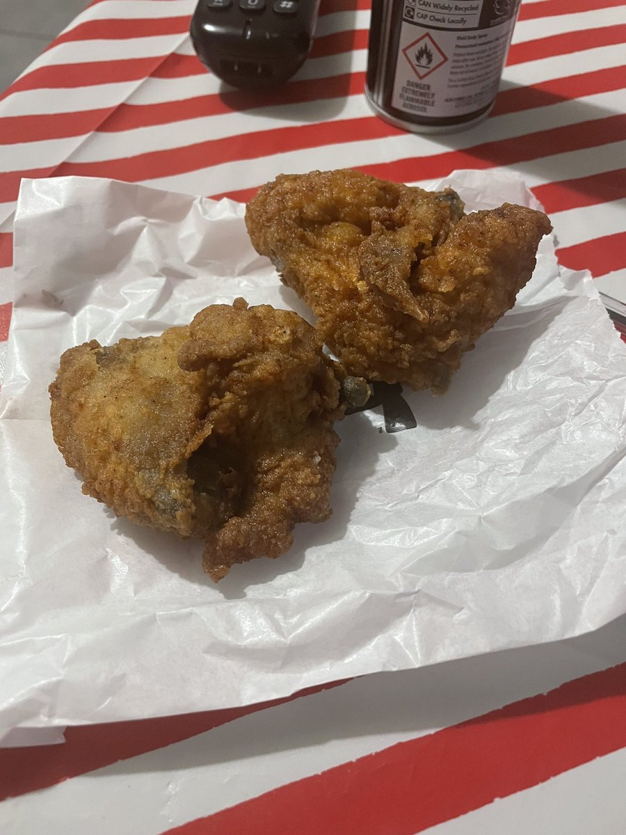 CeliEm14's tweet photo. @KFC_UKI could you please DM regarding an order from your Cardiff branch, this ‘meal’ cost £5.99, this is all the arrived. Branch manager rude and hung up https://t.co/7Z8vbHbwNV