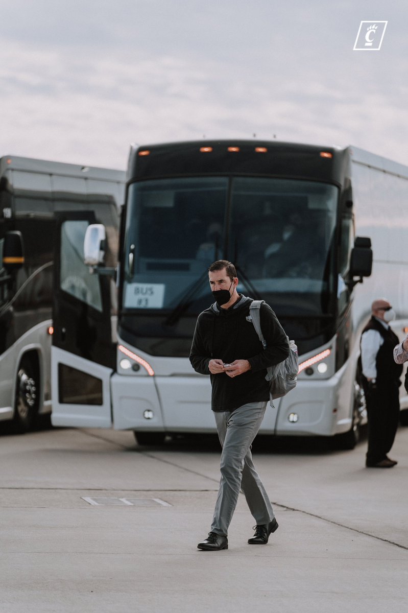 GoBearcatsFB's tweet photo. It’s finally time…
𝗕𝗢𝗪𝗟 𝗕𝗢𝗨𝗡𝗗.

OH ✈️ TX

#Bearcats | @CottonBowlGame https://t.co/MdRyZPknwB
