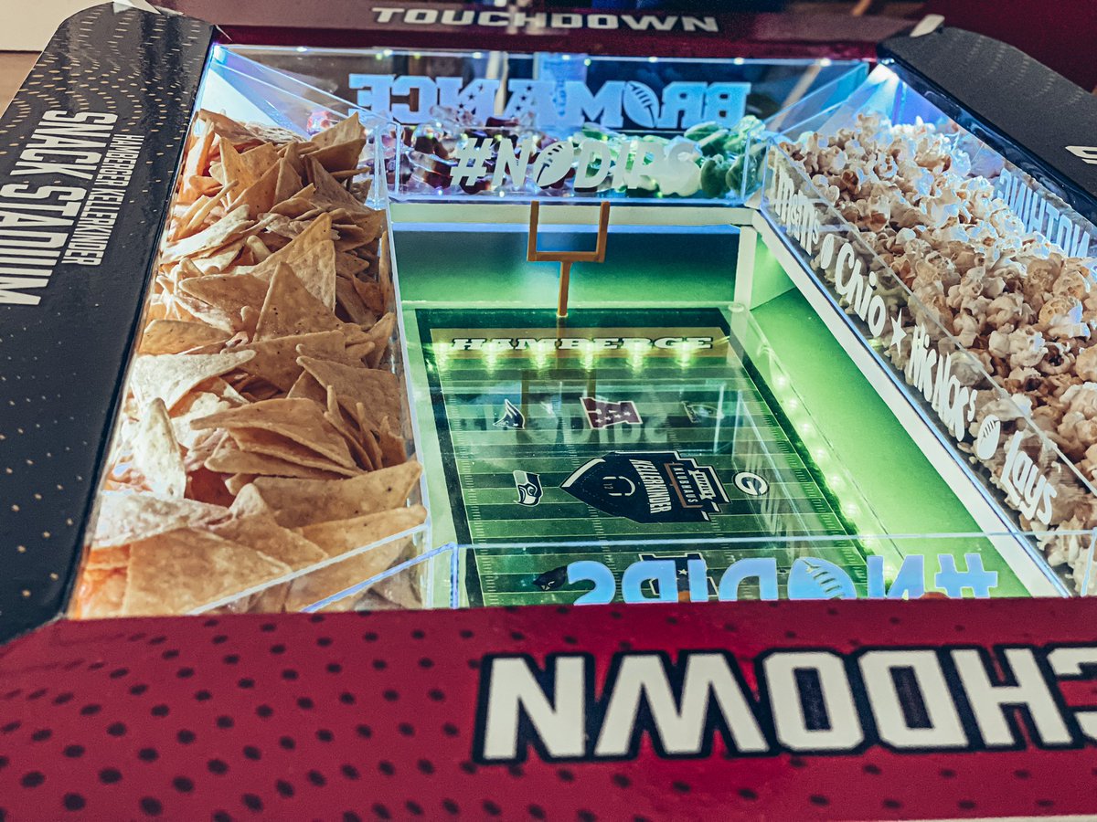 NiKl84's tweet photo. @mauidelax @Icke41 Offseason sinnvoll genutzt 🪚🏟🏈💪🏻 #snacks #snackdome https://t.co/9Vn1euUOON