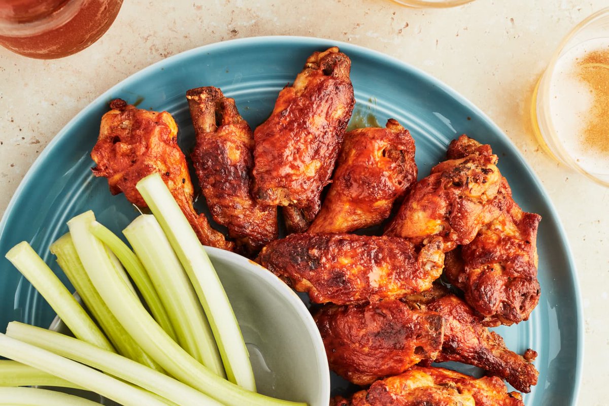 In the mood for #chicken wings but don't have a lot of time? This #recipe is for you.  https://t.co/EfQIigyjdD https://t.co/S9uGJPb3Z2