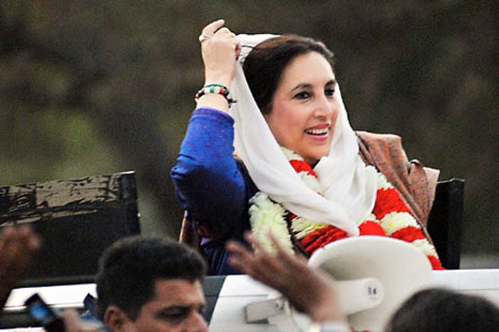 atifthepoet's tweet photo. ایک مسلسل بن تھا لیکن 
خوشبو سانسیں بانٹ رہی تھی
شاید وہ وحشت کی اس بے حال فضا میں
تنہا کو کر
تنکا ہو کر
خون میں ڈھل کر
اپنی یہ جنگ جیت چکی تھی
#BenazirBhutto https://t.co/BUe87uY8Px