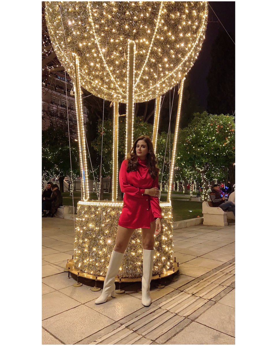 TheParulYadav's tweet photo. 🎅 ❤️

#PYStyleFile #PYTravels #TravelDiaries #VacationModeOn #GirlOnAVacation #GreeceTravel #MondayMood #ChristmasOOTD https://t.co/zqwhA4zA1n