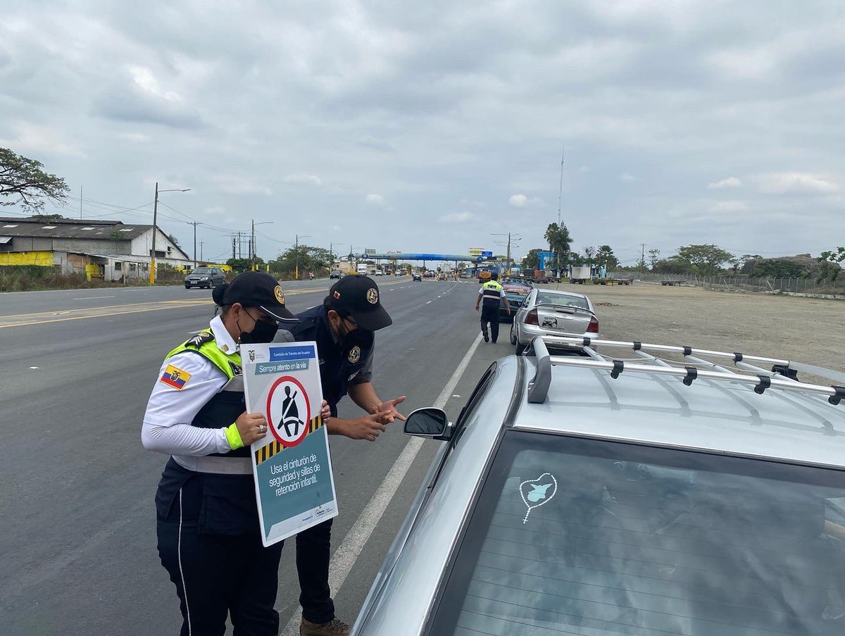 FabricioFreireG's tweet photo. #Guayas | Recorrido🗺
✅ Estación de Peaje Chongón.
✅ Estación de Peaje Chivería.
✅ Estación de Peaje Boliche.

Llevamos un mensaje de concientización junto a la Unidad de Educación y Seguridad Vial.
 
@ctecuador 
@carloeloy
@marcelohcabrera

#VamosBienCTE
#JuntosLoLogramos 🇪🇨 https://t.co/ZdAXVPeoMS
