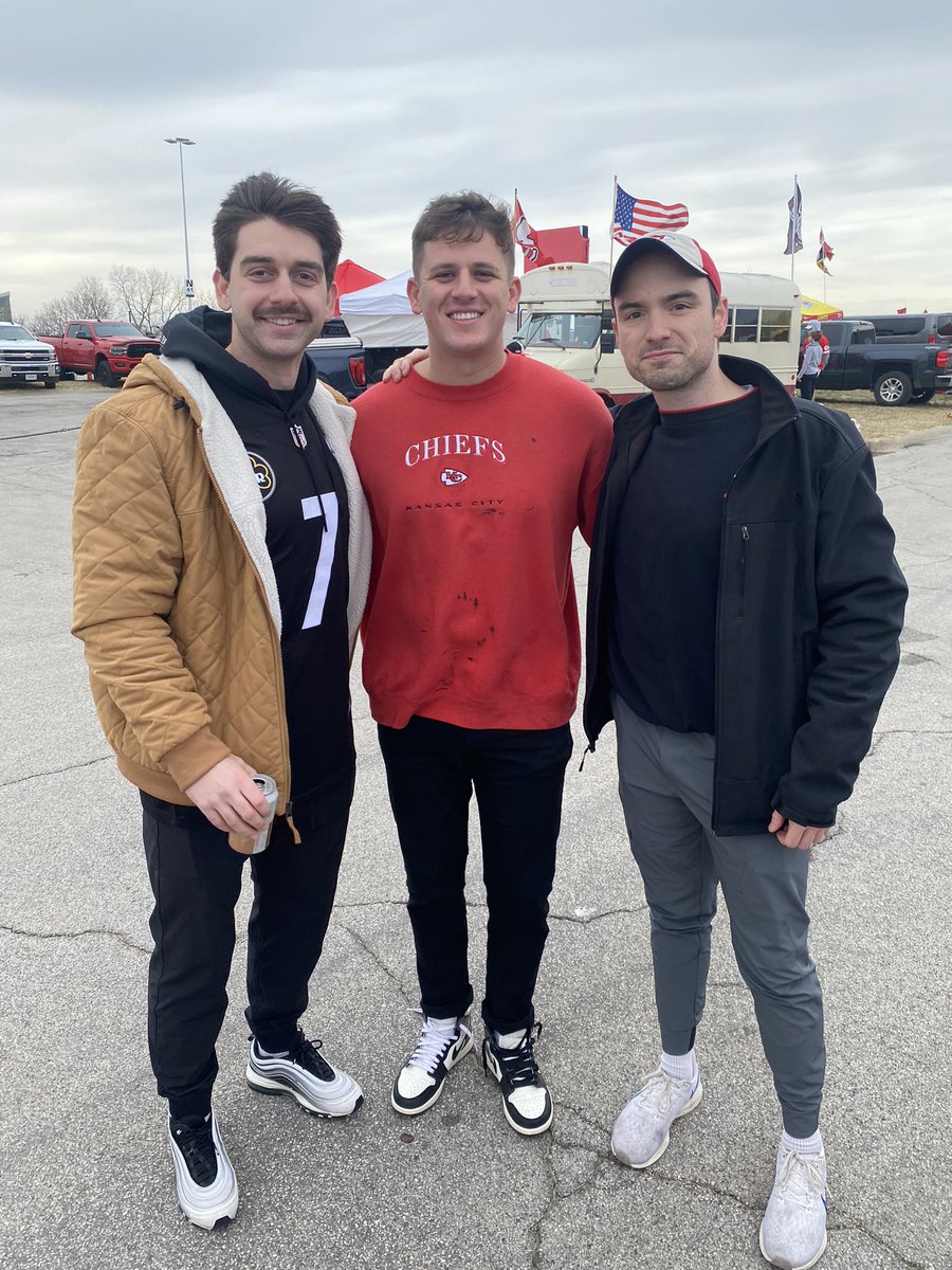 eyokley's tweet photo. Great day with a great Chiefs tradition. Divided household with @TannerYoke3 + @GabeYokley + @DackSanborn https://t.co/GBiGzcdaSx