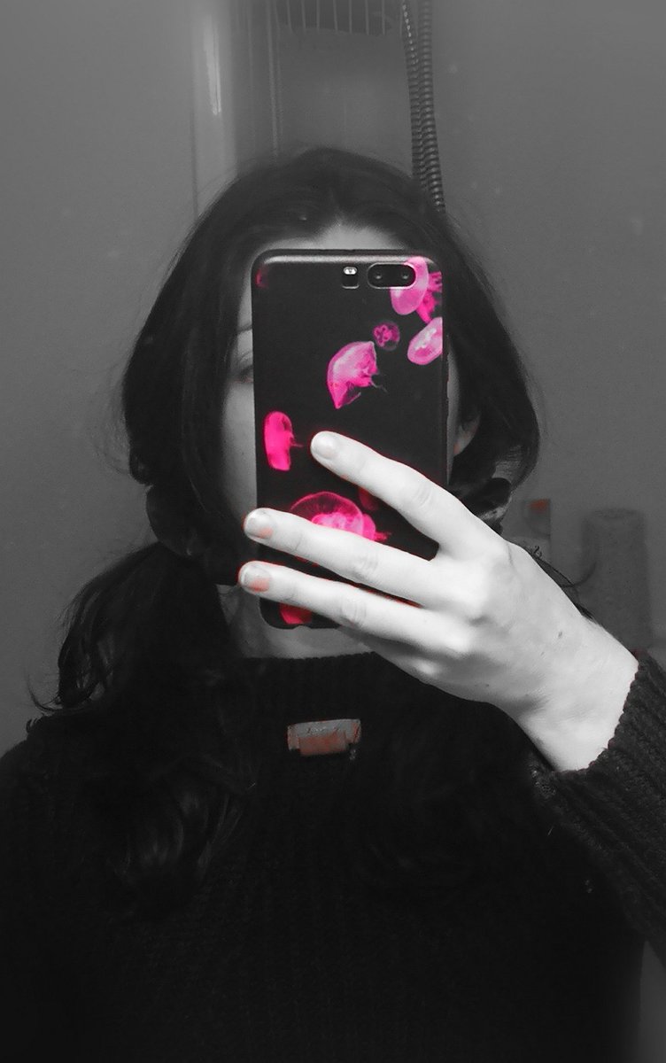 anfeltyz's tweet photo. Woke up and apparently got dress in the dark, with my eyes closed and my fingertips turned off.
#insideoutandbackwards
It's a chunky sweater so it's not like the seams are easily ignored either π€¦π»ββοΈ https://t.co/W0eqsJM9xE