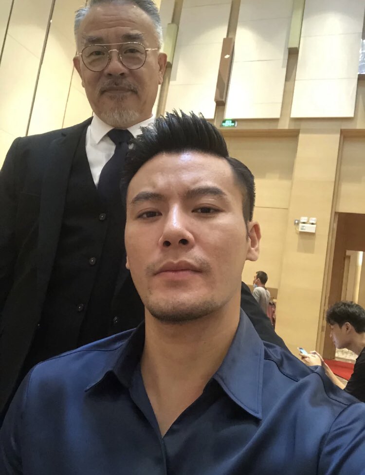 sunjunyi10's tweet photo. good evening Do i look fierce like this https://t.co/axObUntKsL