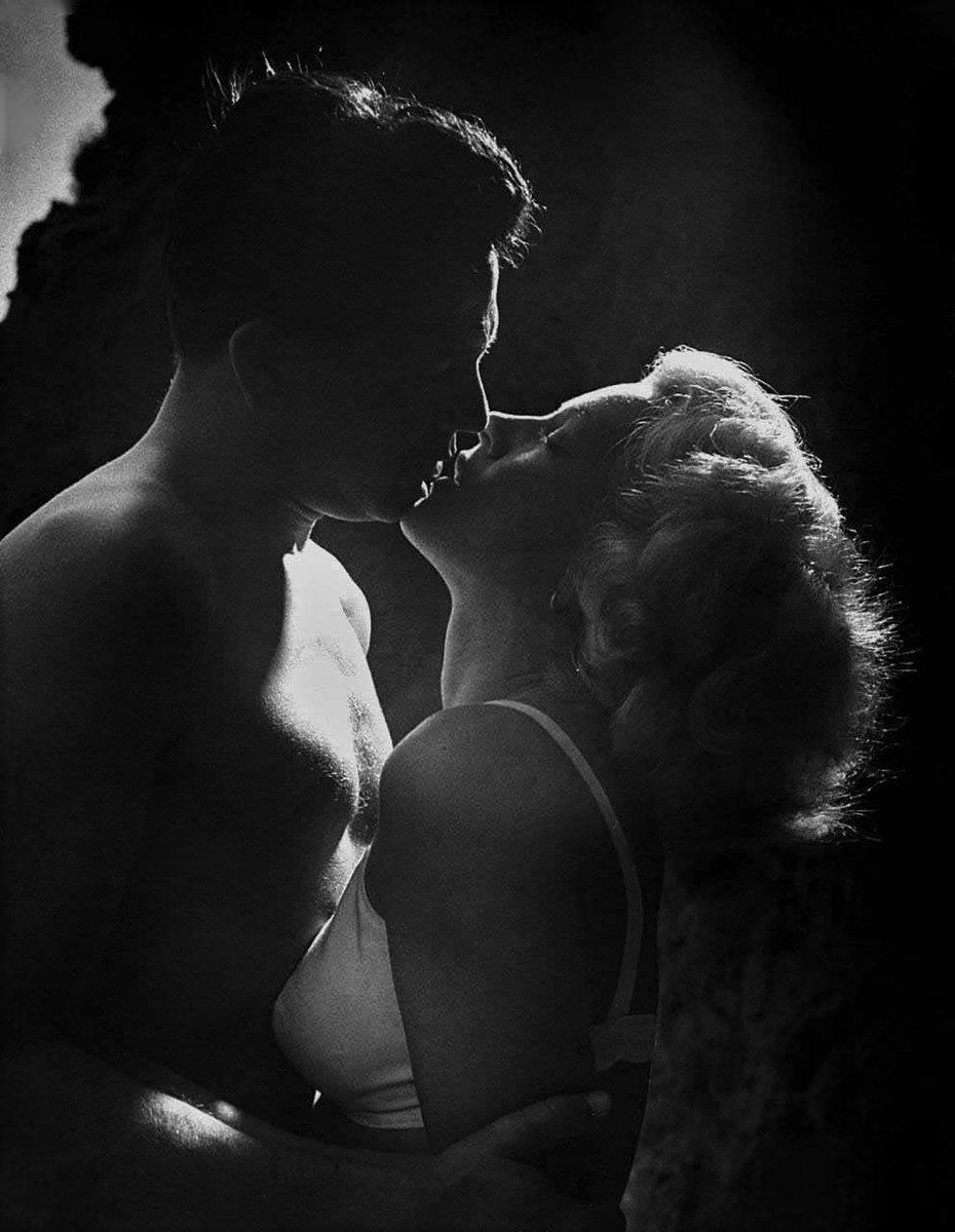 Zsavooz's tweet photo. Lana Turner &amp; John Garfield in The Postman Always Rings Twice, 1946 Walter Sanders. https://t.co/hOkxELRAj5