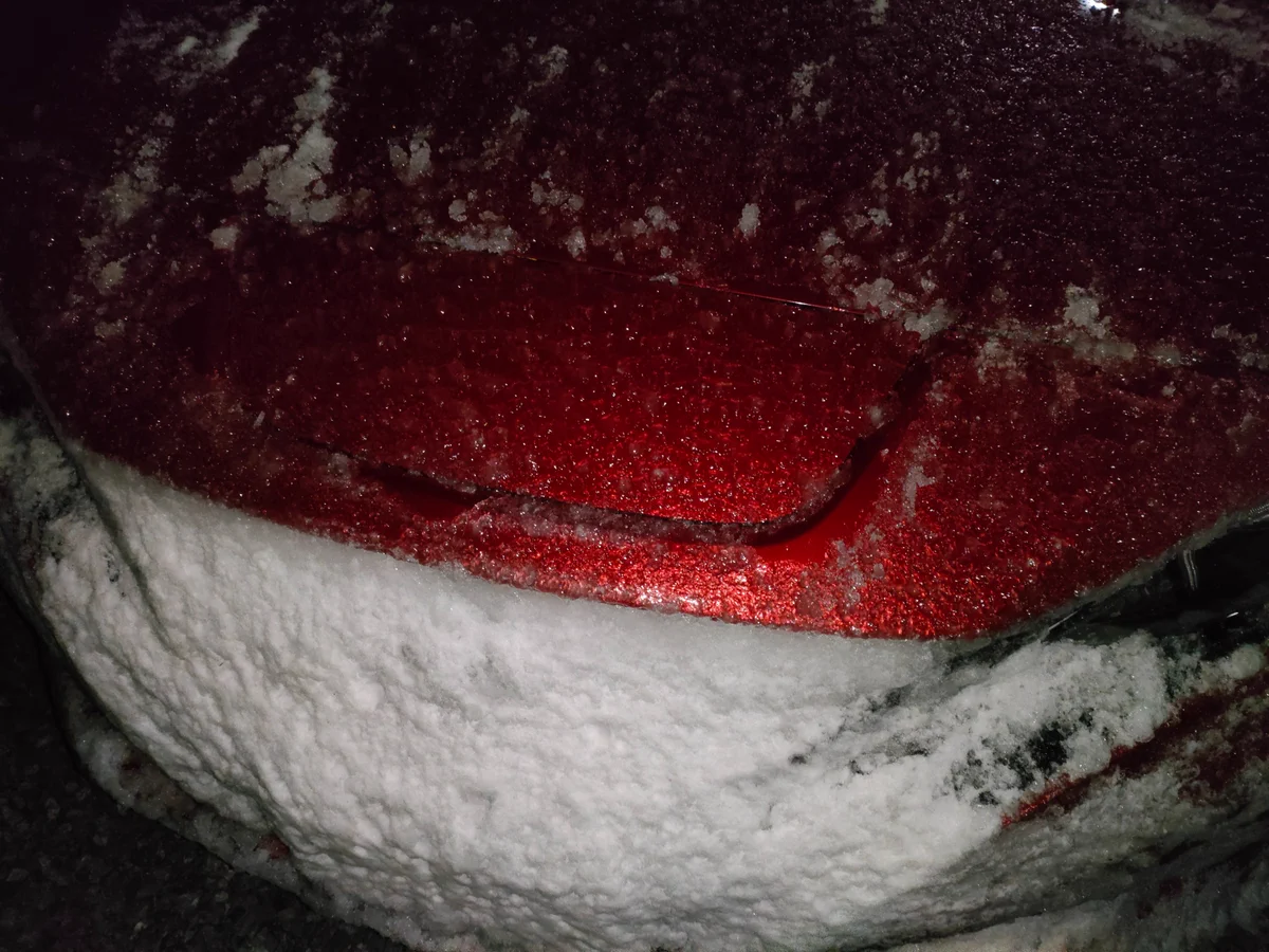 電気自動車、雪が積もると充電ポートが凍って充電できなくなる・・・